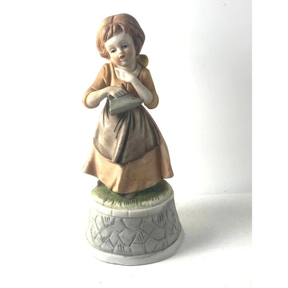 Vintage Musical Porcelain Figurine Of Girl Holding Book Made In Taiwan 7" Tall - Picture 1 of 6
